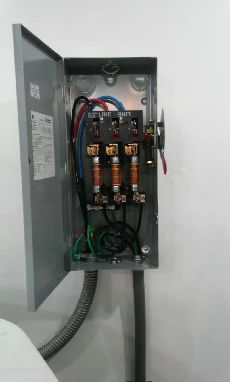 Three-phase disconnect switch installed for Smoke Detector Installation in Maize